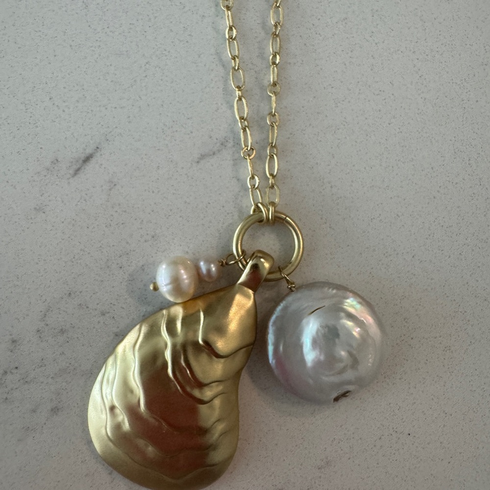 Oyster 🦪 Gold and Pearl Pendant Necklace